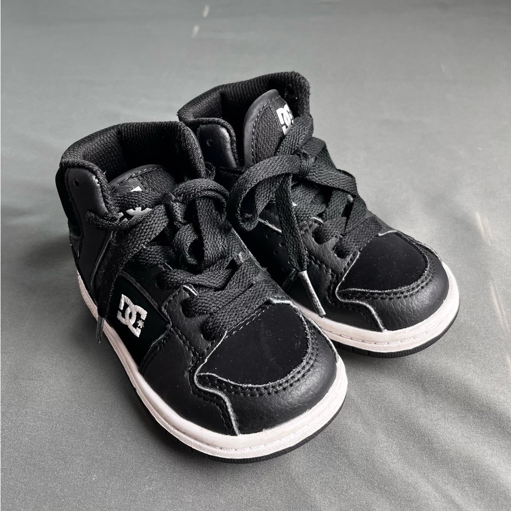 DC High top leather skate shoes Toddler size 6.0